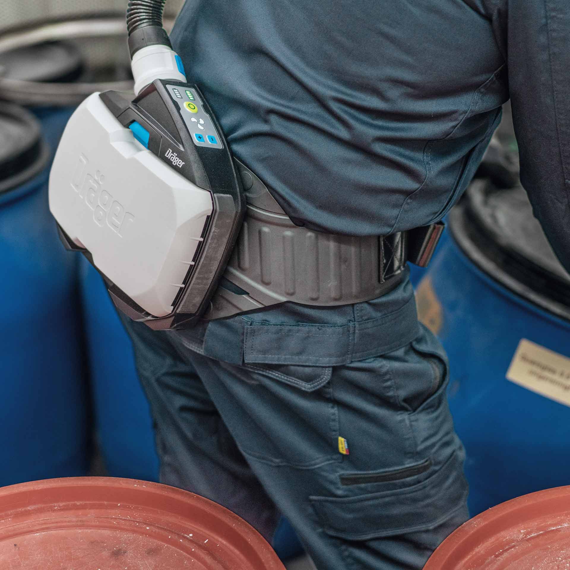 Dräger-Gebläsefiltergerät X-plore 8500 mit Helm-Anwendungsbild1